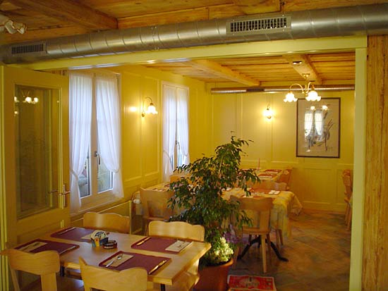 Rück- und Aufbau nach Totalschaden, Restaurant Rössli, zum staubigen Esel, Mattstetten